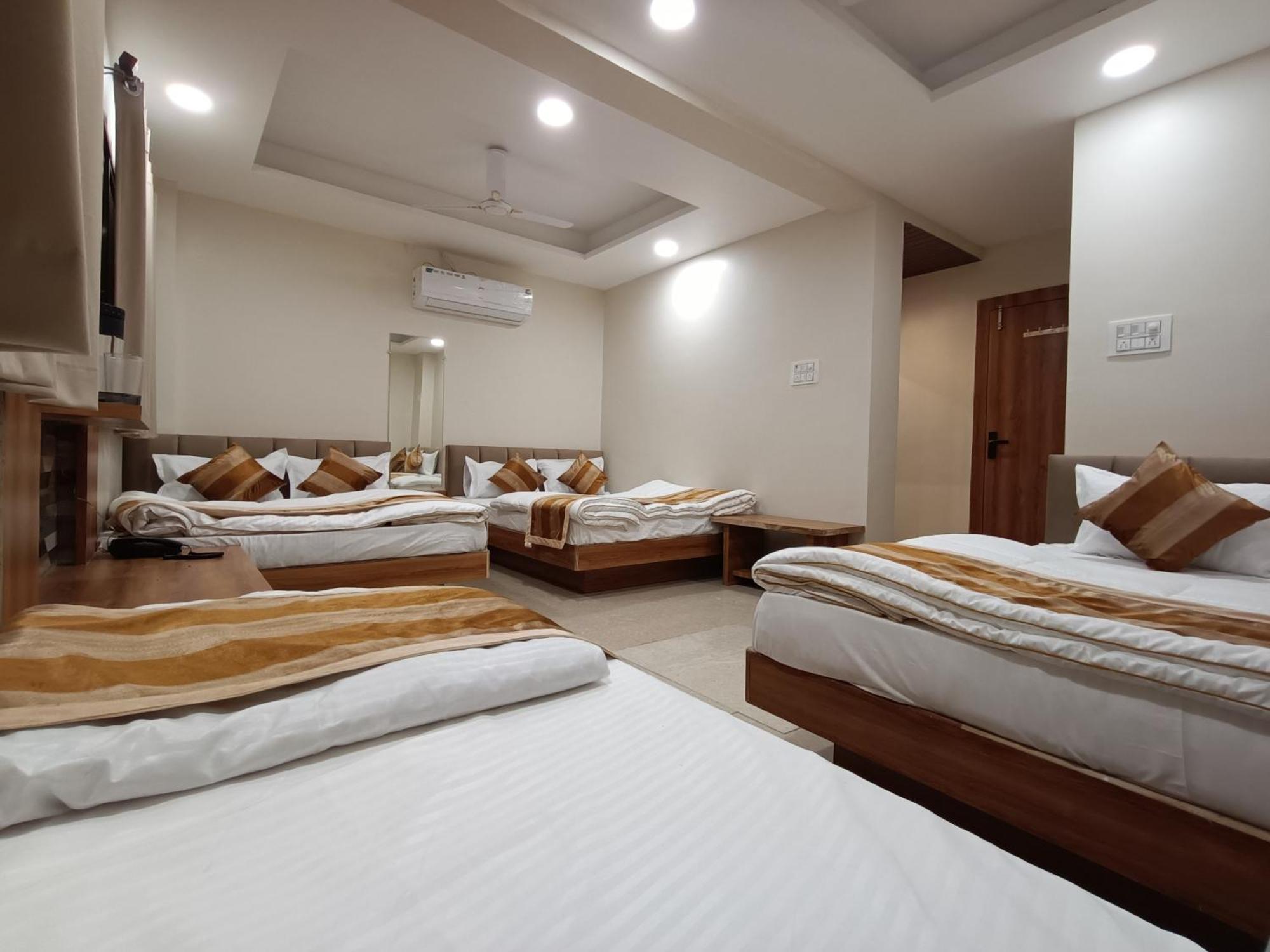 Shree Shyamraj Hotel Удджайн Экстерьер фото