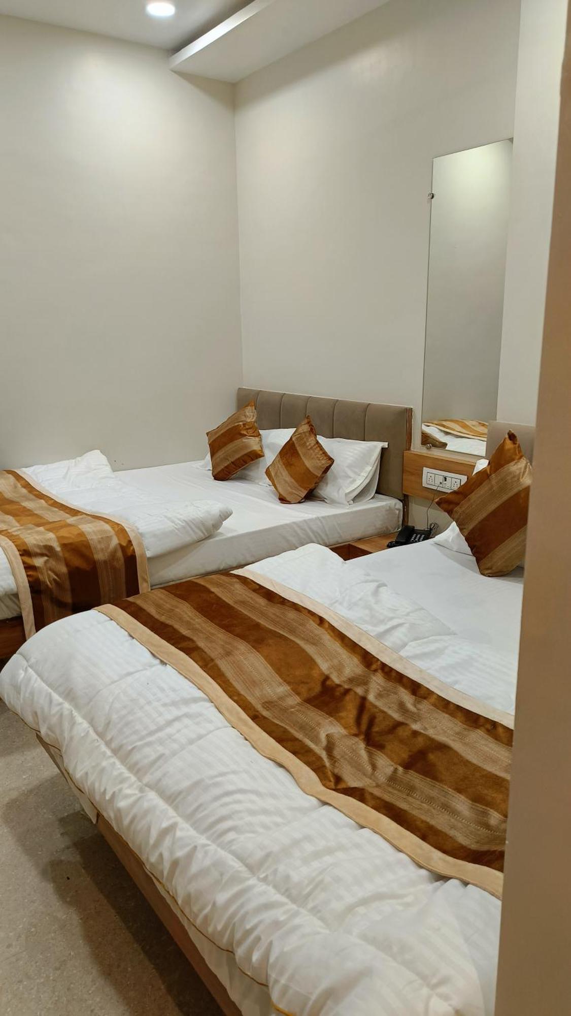 Shree Shyamraj Hotel Удджайн Экстерьер фото